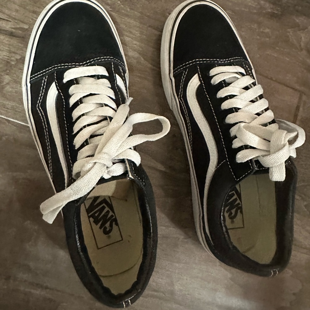 Vans Men's Black and White Sneakers